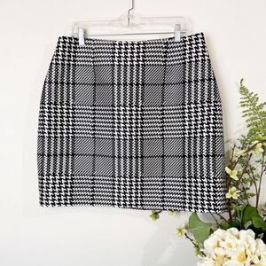 WHITE HOUSE BLACK MARKET | Houndstooth Plaid Skirt | Size 14 | whbm